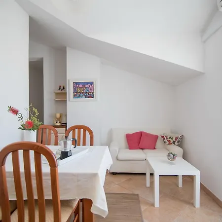 Morana Apartament *